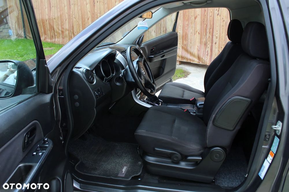 Suzuki Grand Vitara 1.6 De luxe - 23