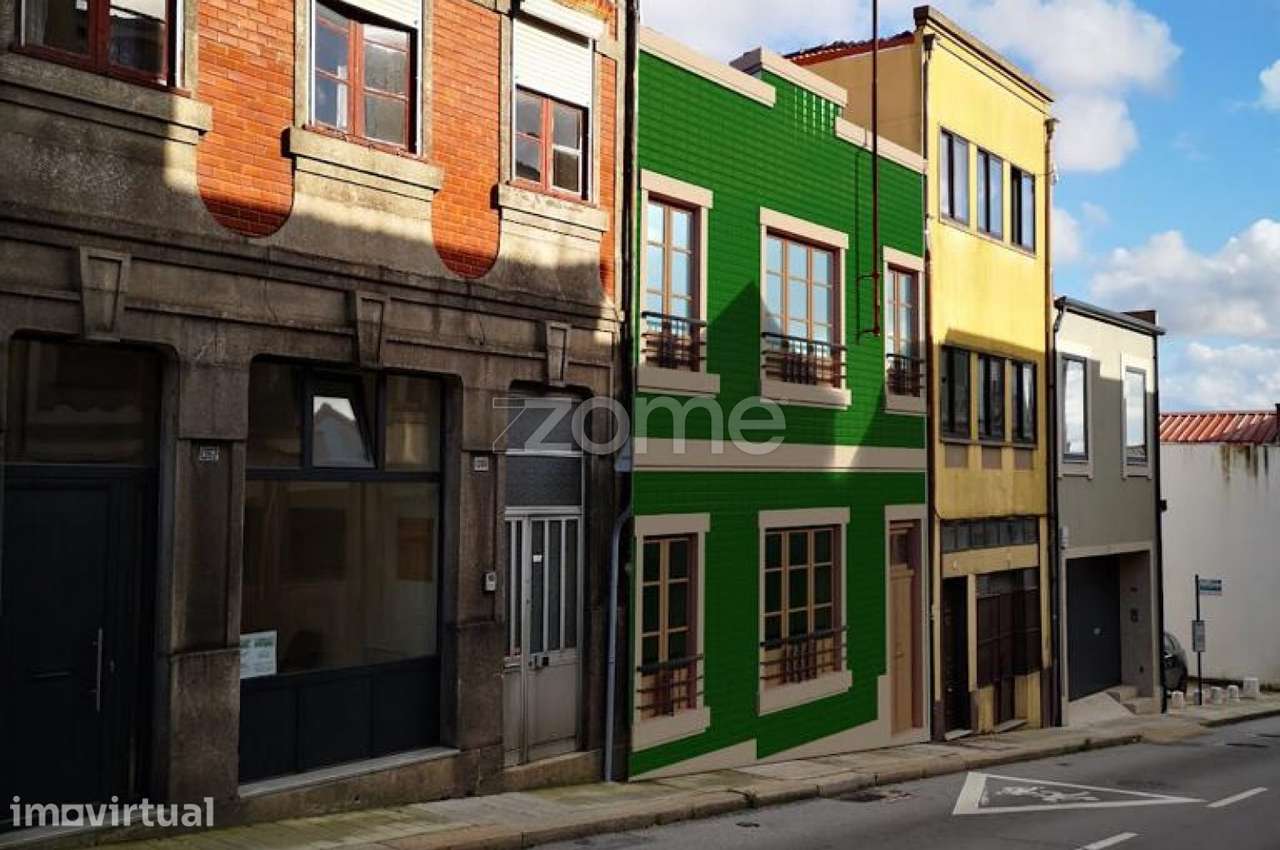 Prédio em Campanhã junto ao Rio Douro - Grande imagem: 2/22