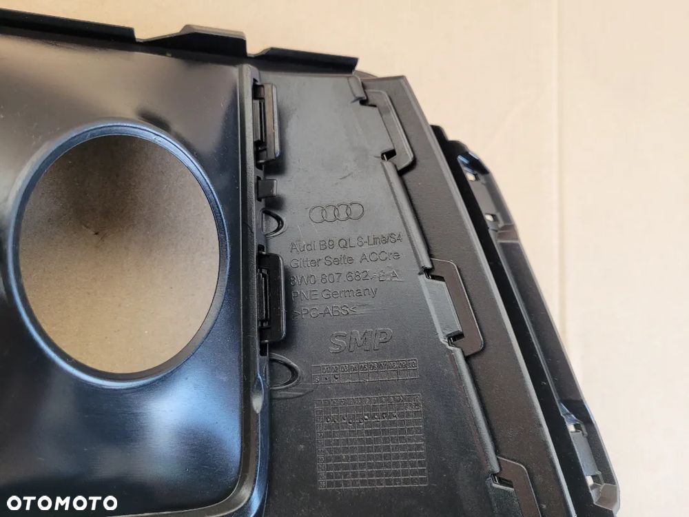 AUDI A4 S4 B9 S LINE 8W0807682B KRATKA PRAWA PRZÓD - 11