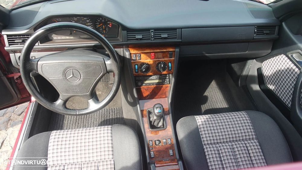 Mercedes-Benz E 200 - 26