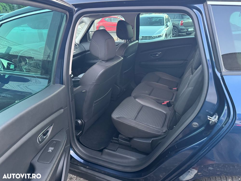 Renault Grand Scenic - 10