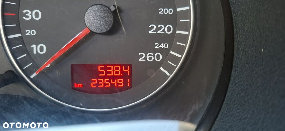 Audi A3 3-drzwiowe 2.0 TDI Attraction - 4