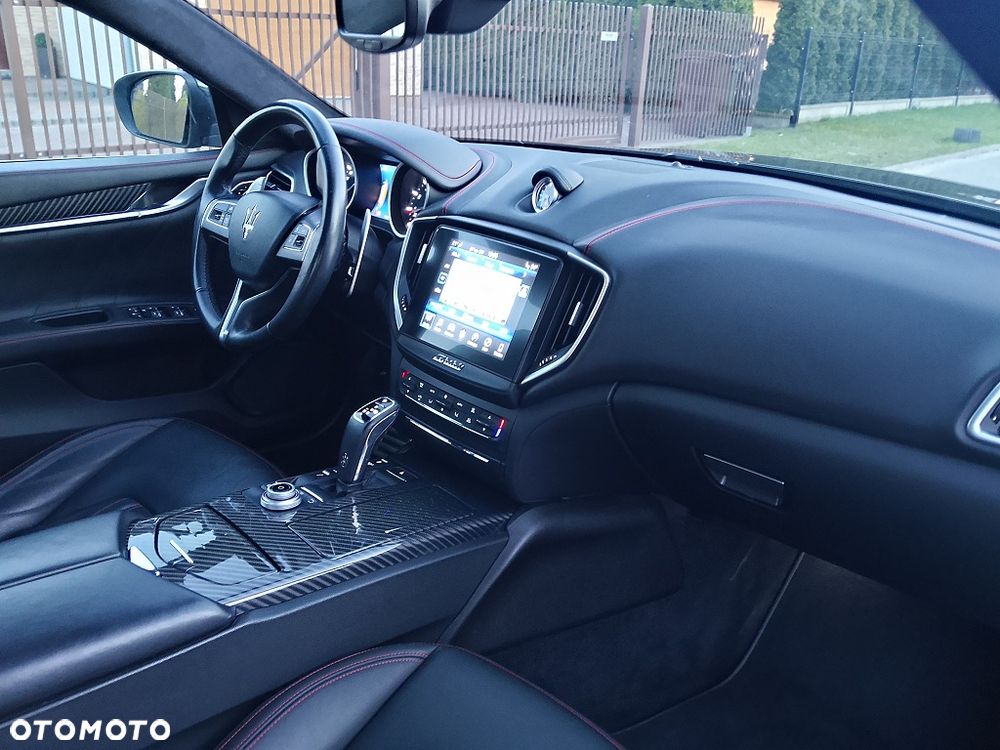 Maserati Ghibli GranSport - 11