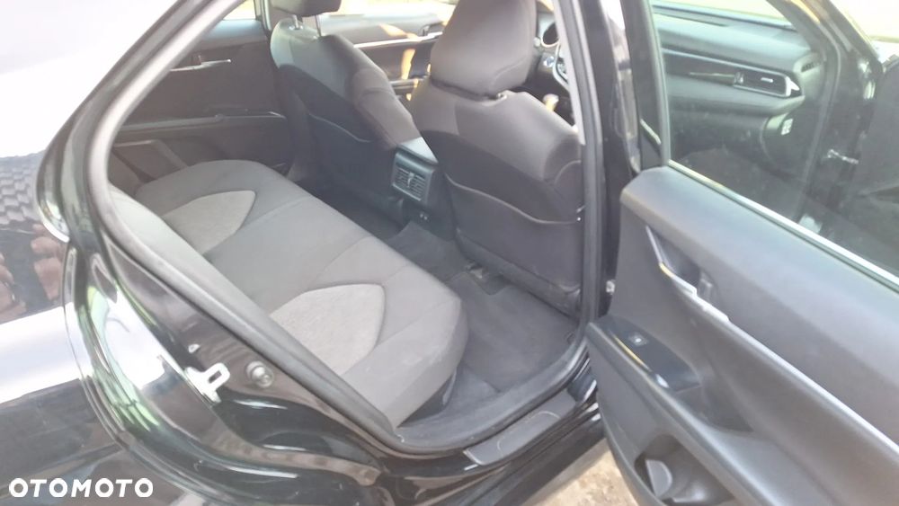 Toyota Camry - 23