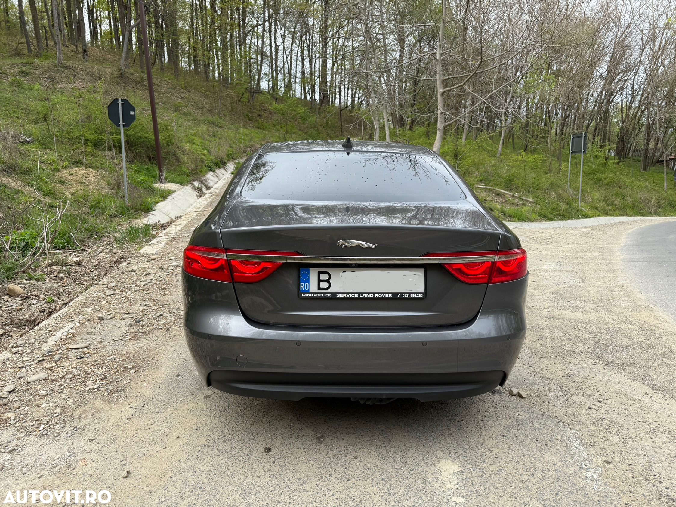 Jaguar XF 20d RWD Portfolio - 5