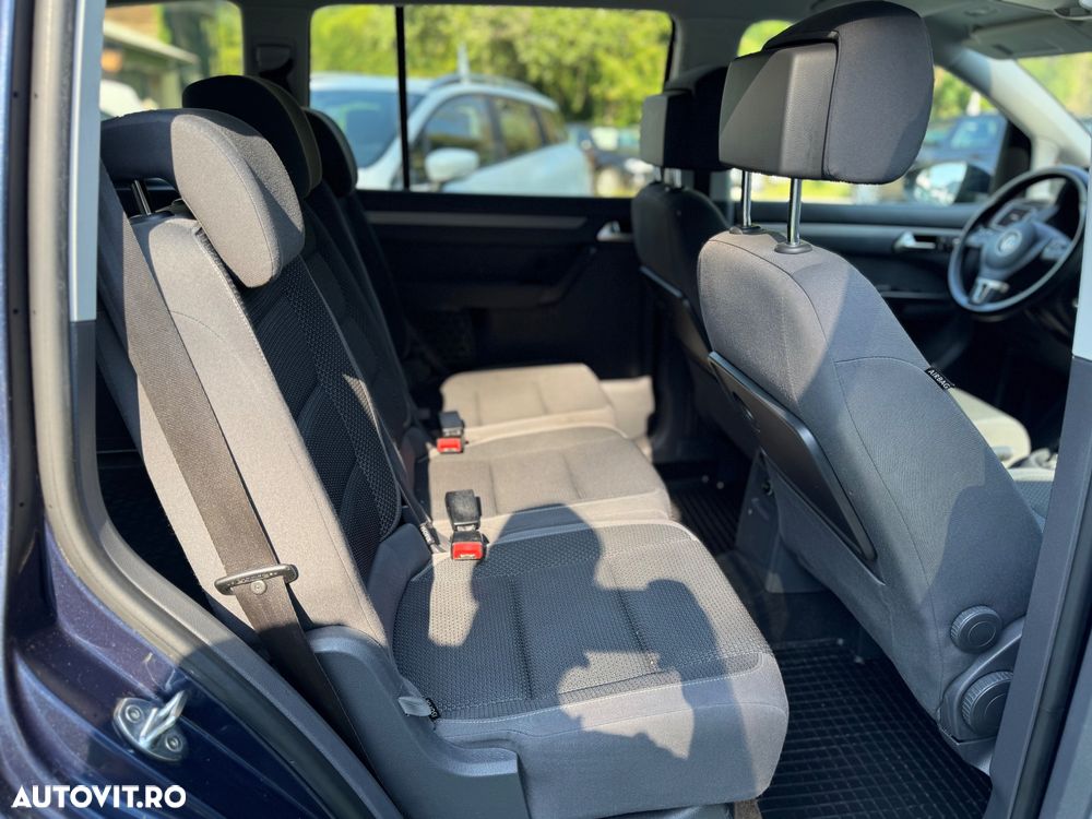 Volkswagen Touran - 10