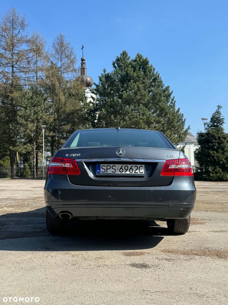Mercedes-Benz Klasa E 200 CGI BlueEffICIENCY - 4