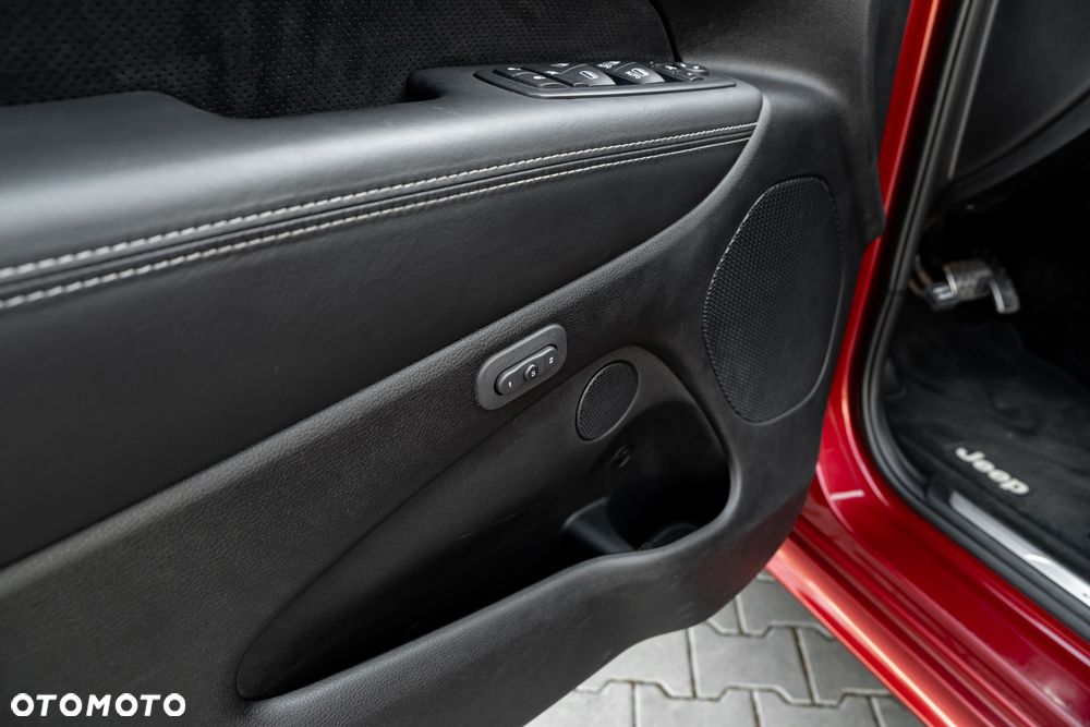 Jeep Grand Cherokee SRT8 - 19