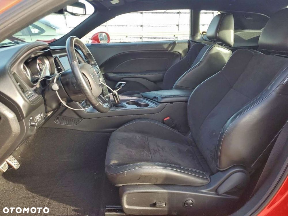 Dodge Challenger - 8