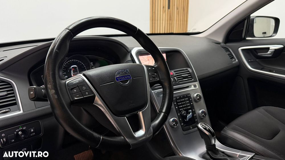 Volvo XC 60 D4 Momentum - 28