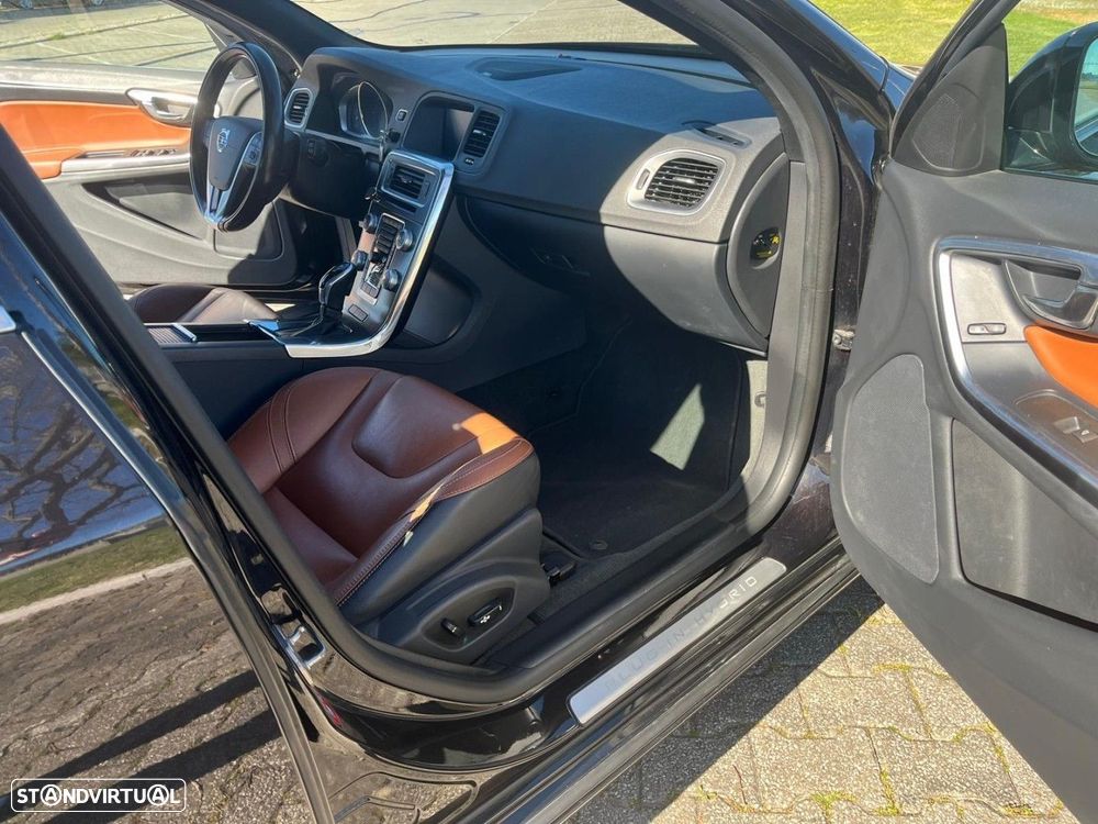 Volvo V60 D6 Twin Engine Geartronic RDesign - 17
