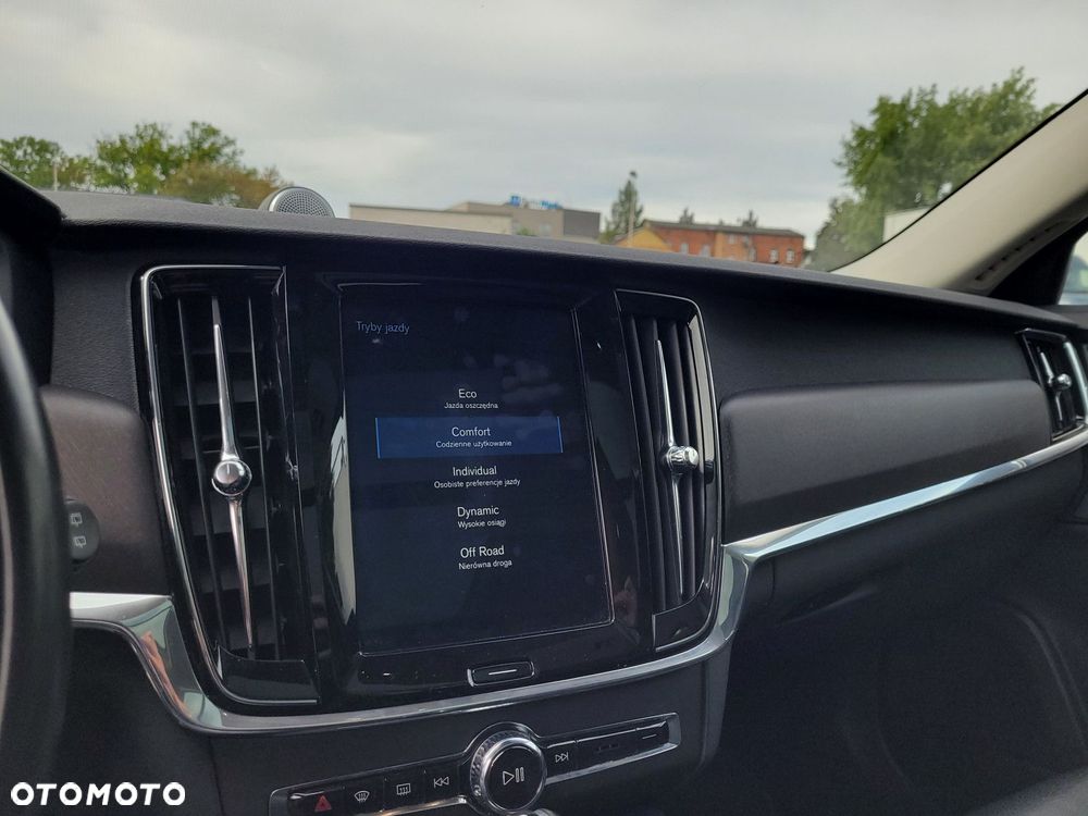 Volvo V90 Cross Country - 16