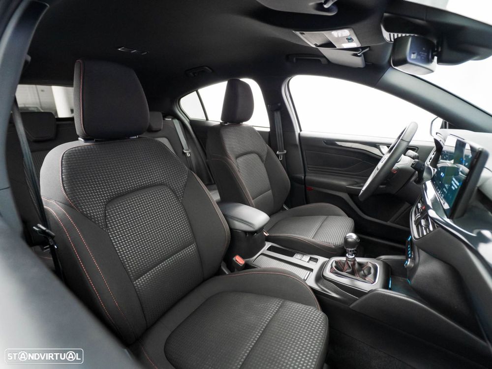 Ford Focus 1.0 EcoBoost MHEV ST-Line - 39