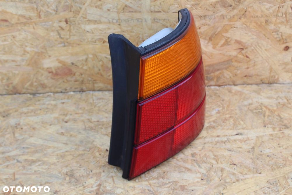 Lampa tylna w błotnik PRAWA BMW e34 touring kombi - 2