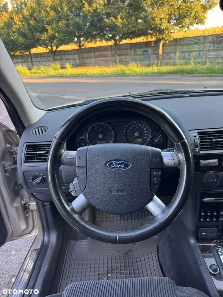Ford Mondeo - 22