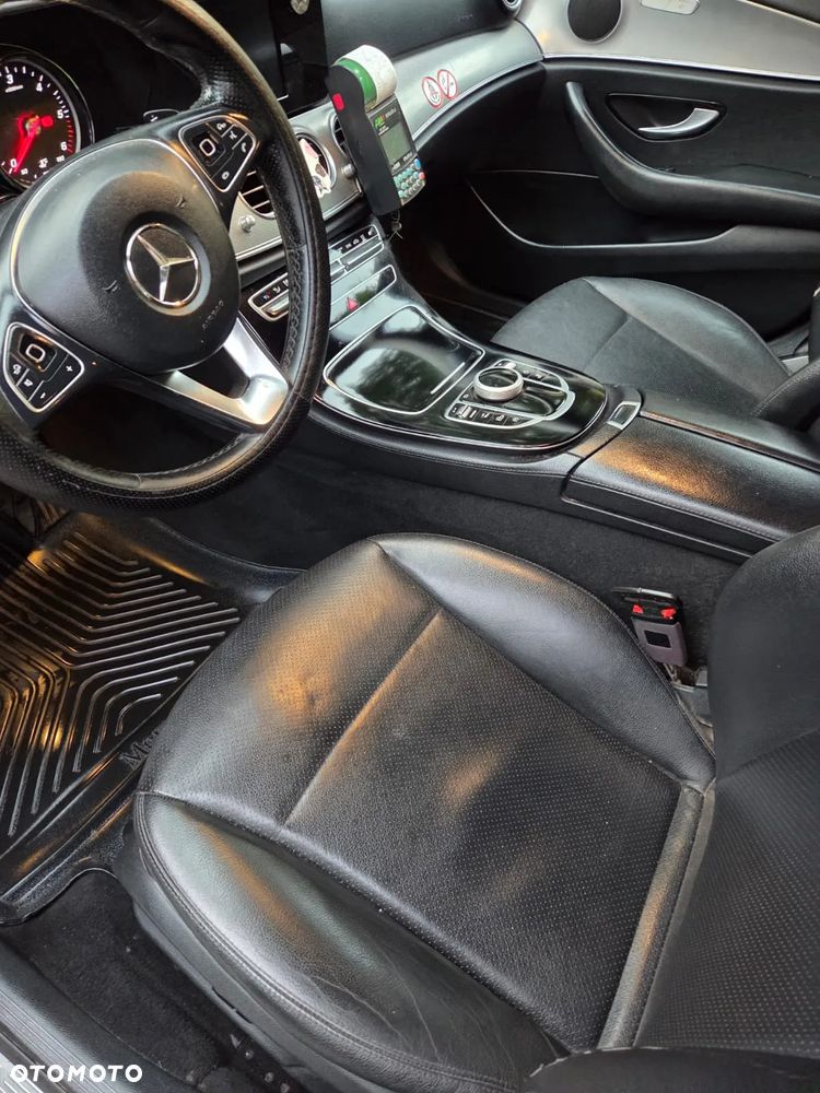 Mercedes-Benz Klasa E 220 d 9G-TRONIC - 4