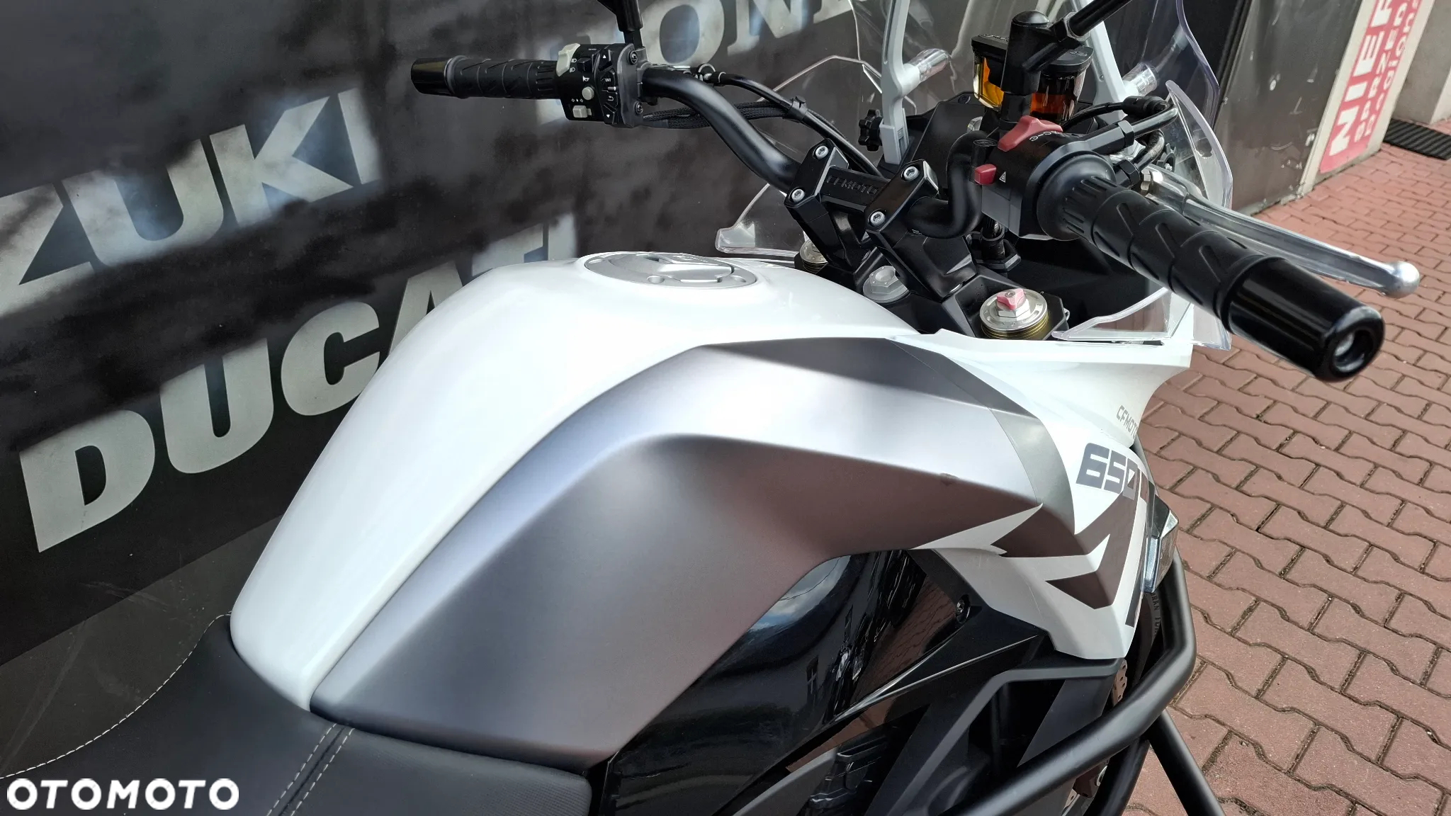 CFMoto 650 MT - 16