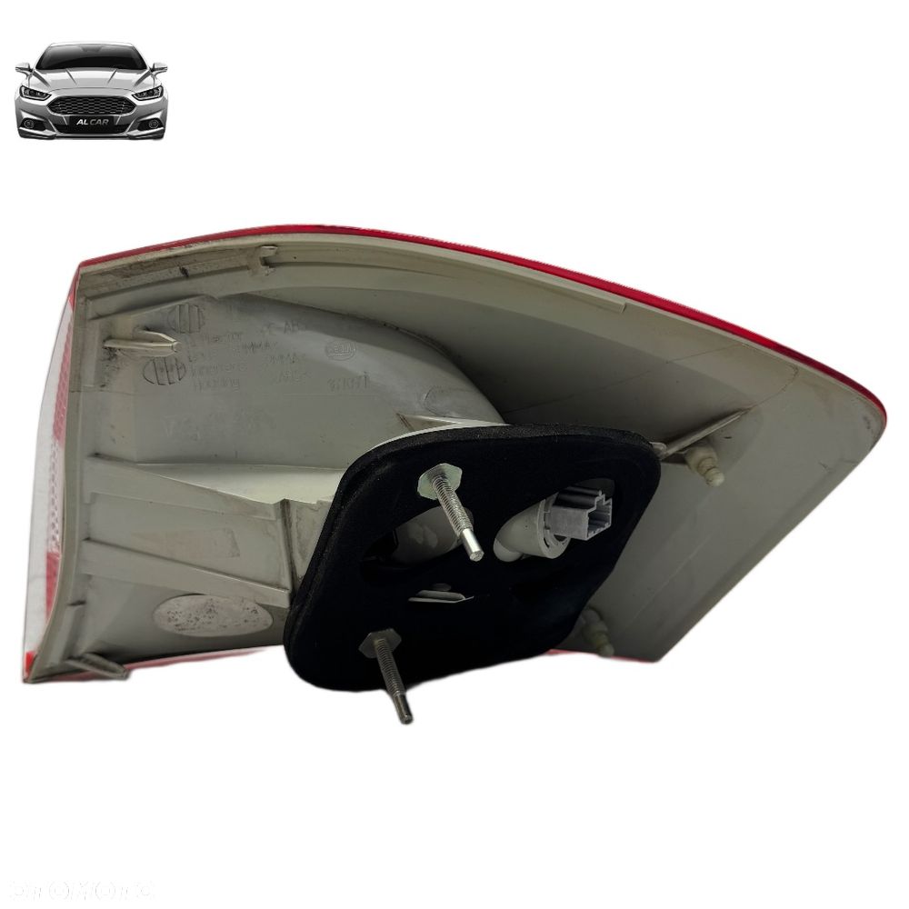 LAMPA LEWA TYŁ W BŁOTNIK FORD KUGA MK1 - 2