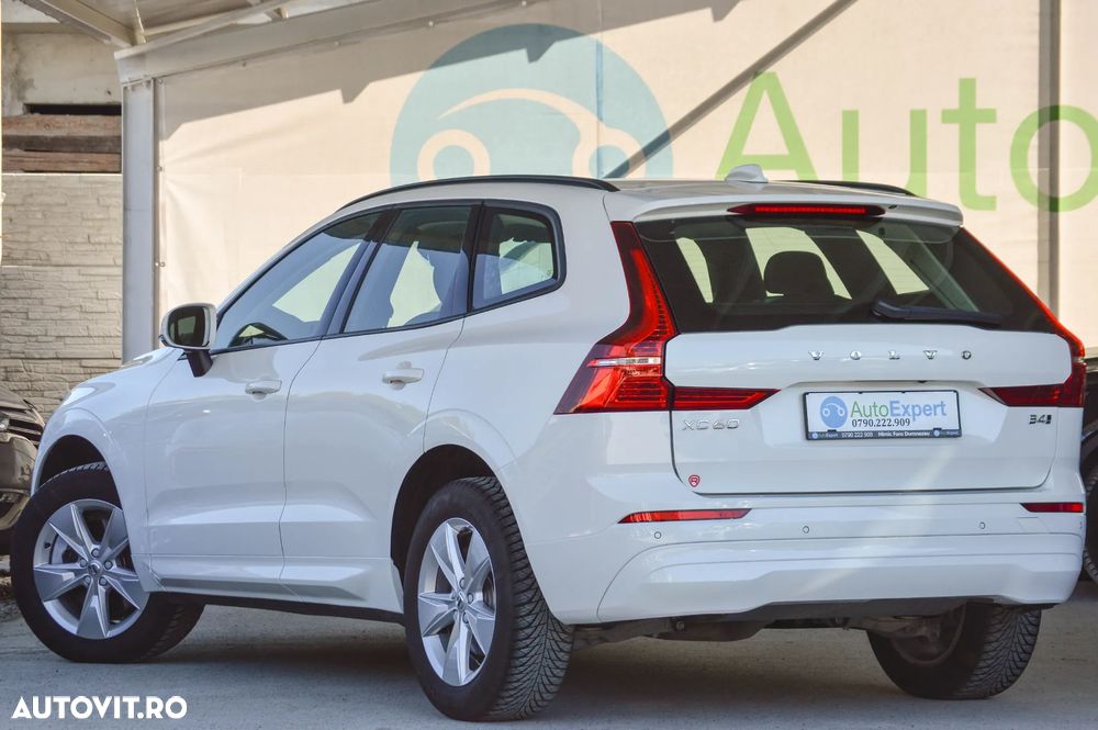 Volvo XC 60 B4 MHEV AT8 AWD Momentum Pro - 25