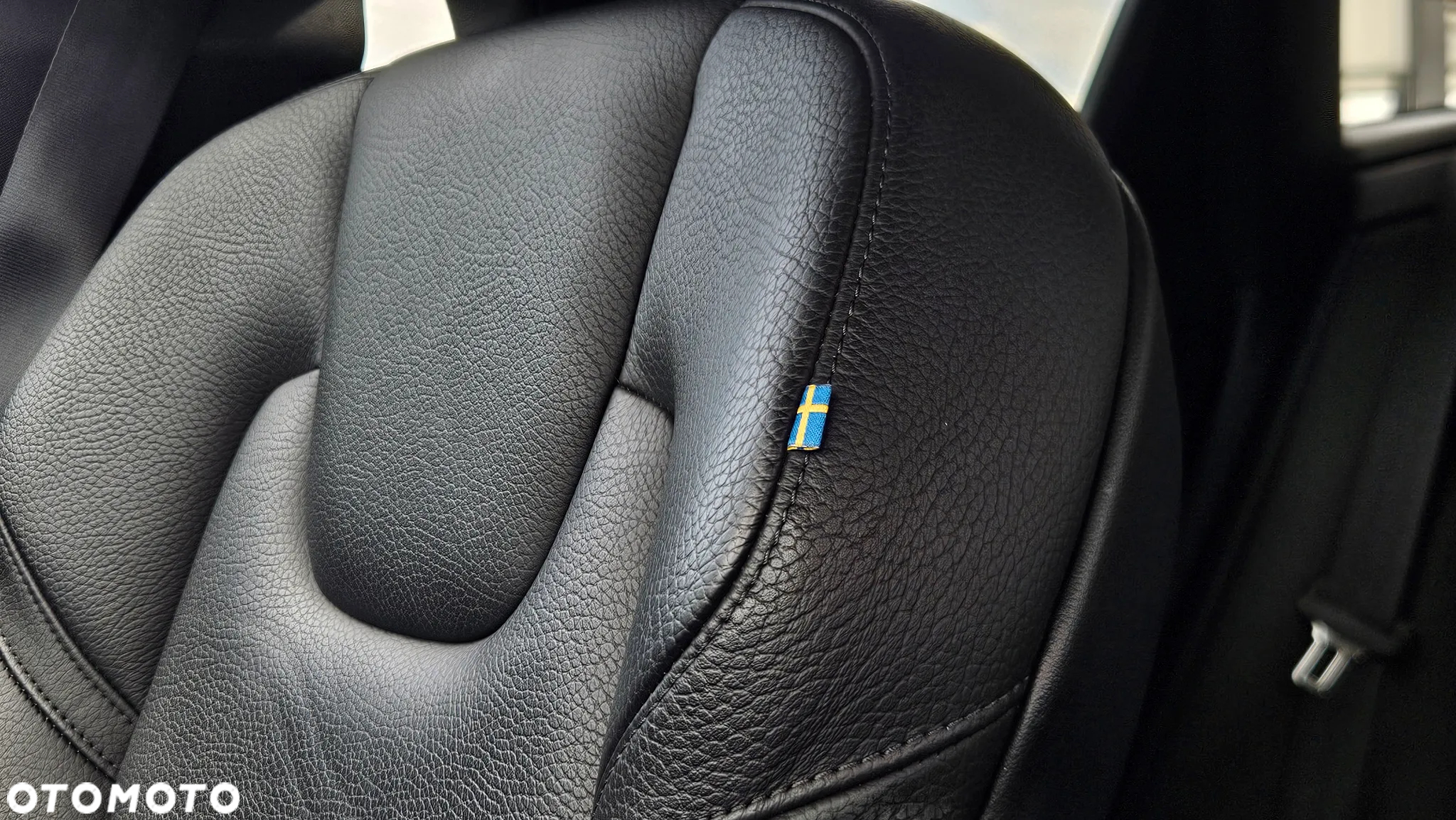 Volvo XC 60 B4 D Momentum - 9