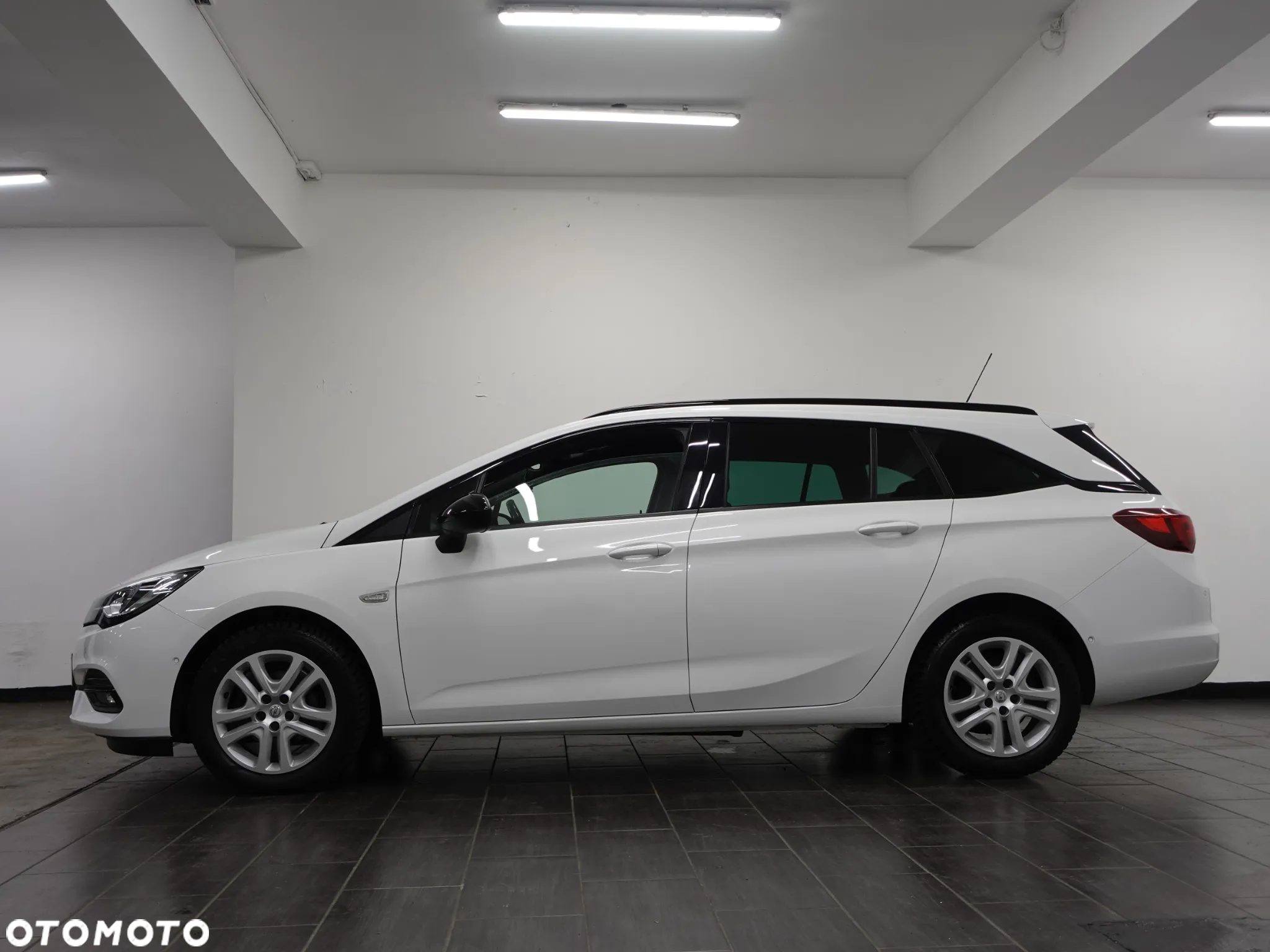 Opel Astra 1.2 Turbo Start/Stop Sports Tourer Edition - 5