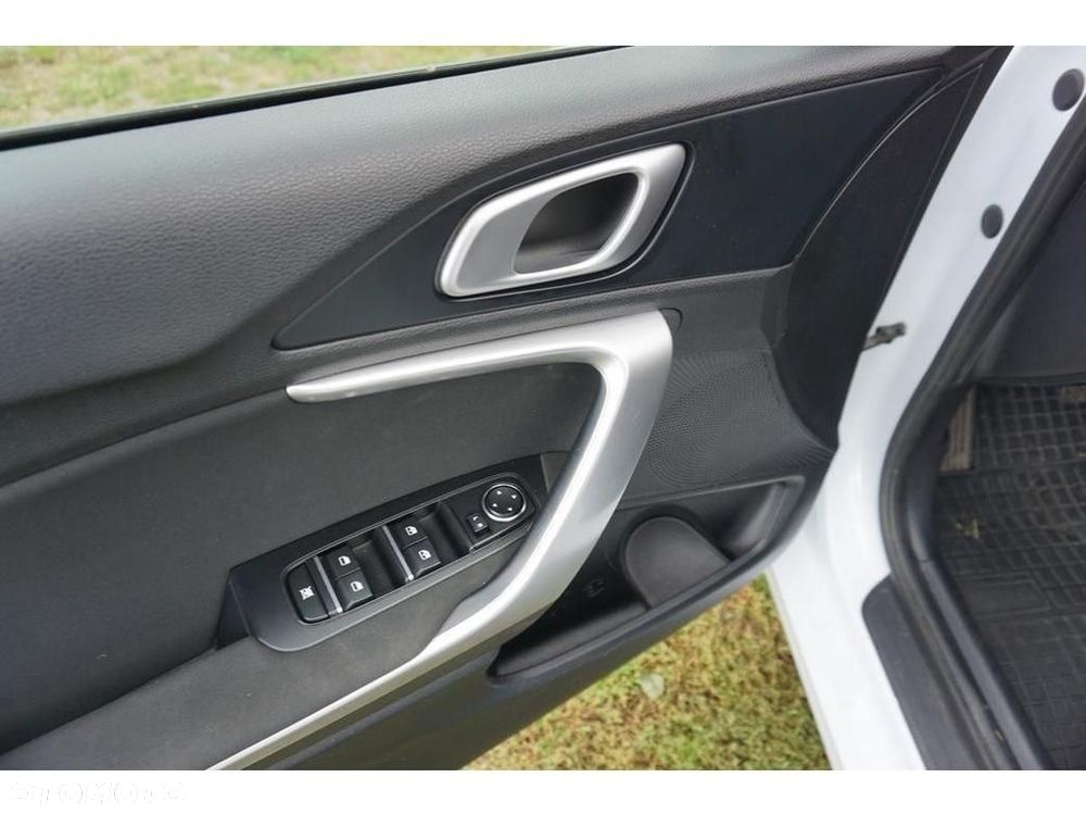 Kia Ceed - 14