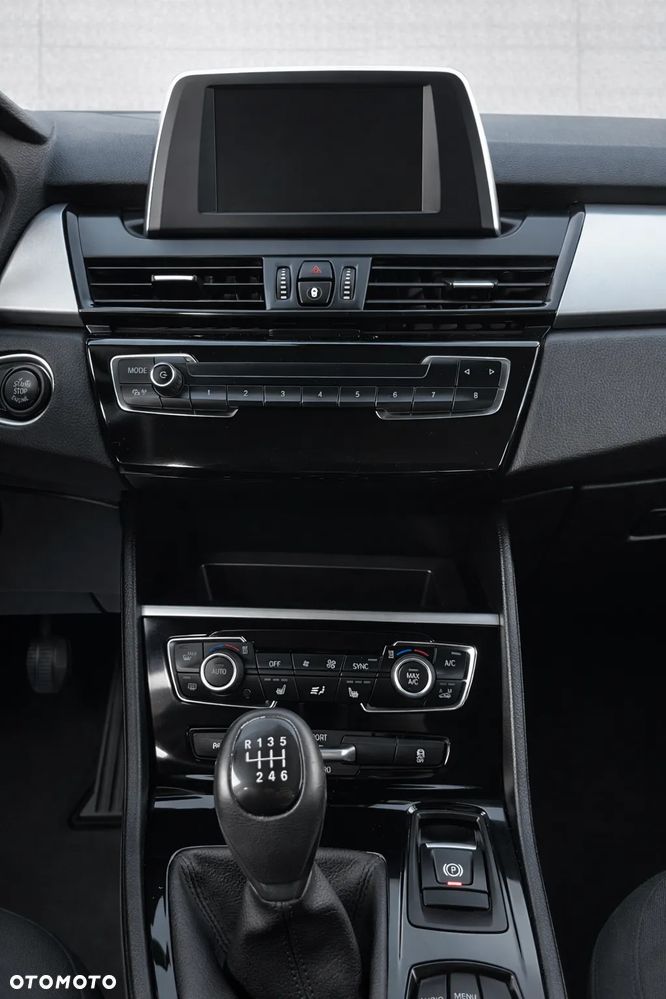 BMW Seria 2 218i - 12