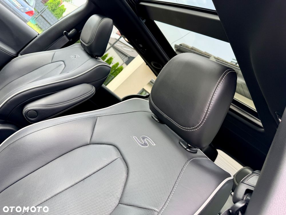 Chrysler Pacifica - 30