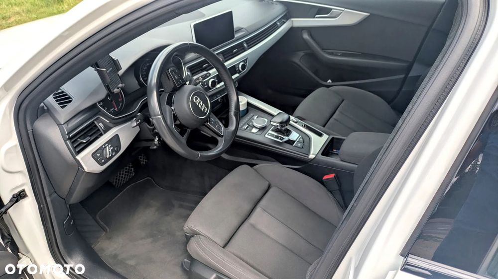Audi A4 Avant 40 TFSI S tronic - 10