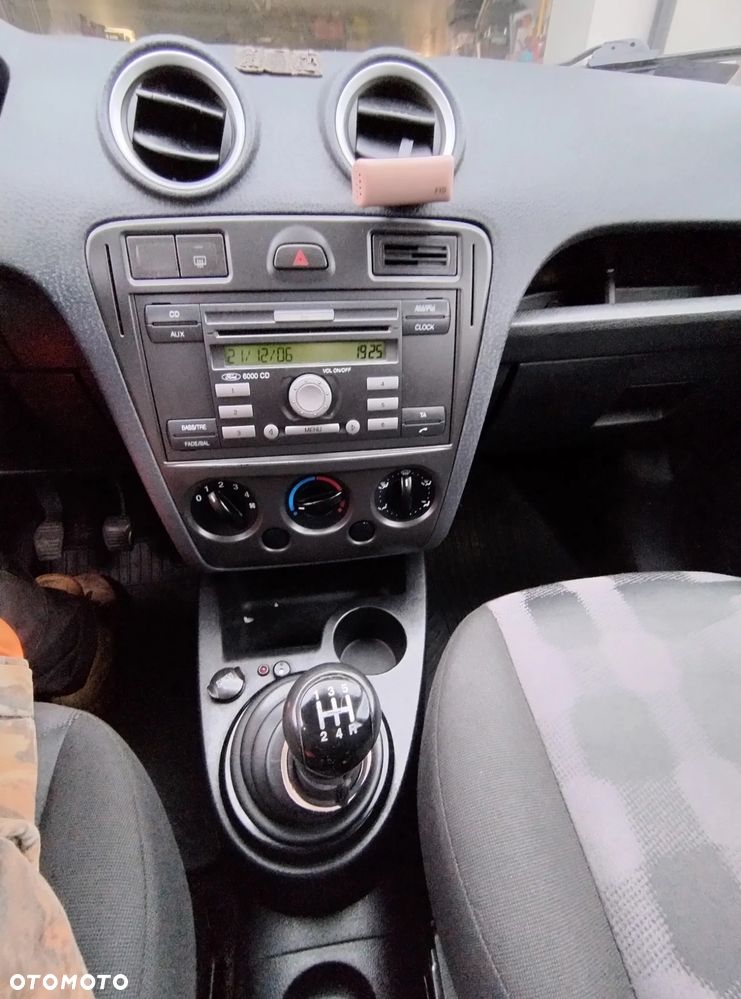 Ford Fusion 1.4 Ambiente - 14