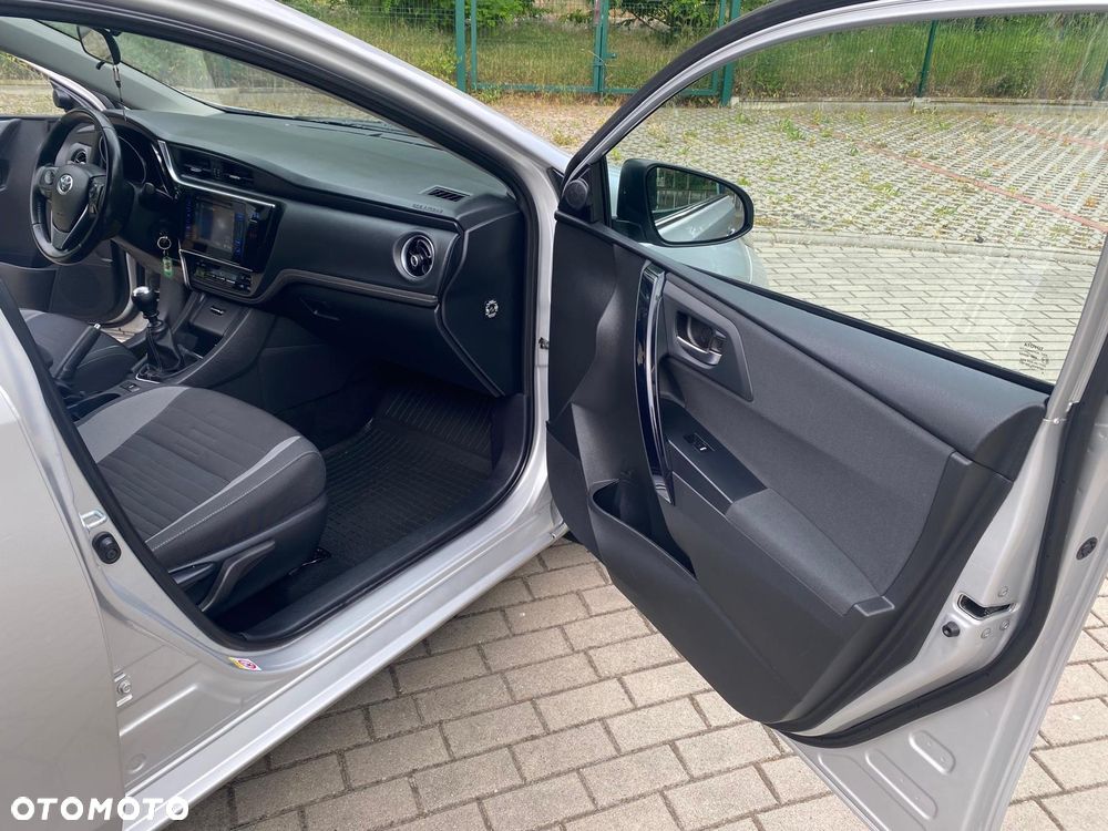 Toyota Auris - 11