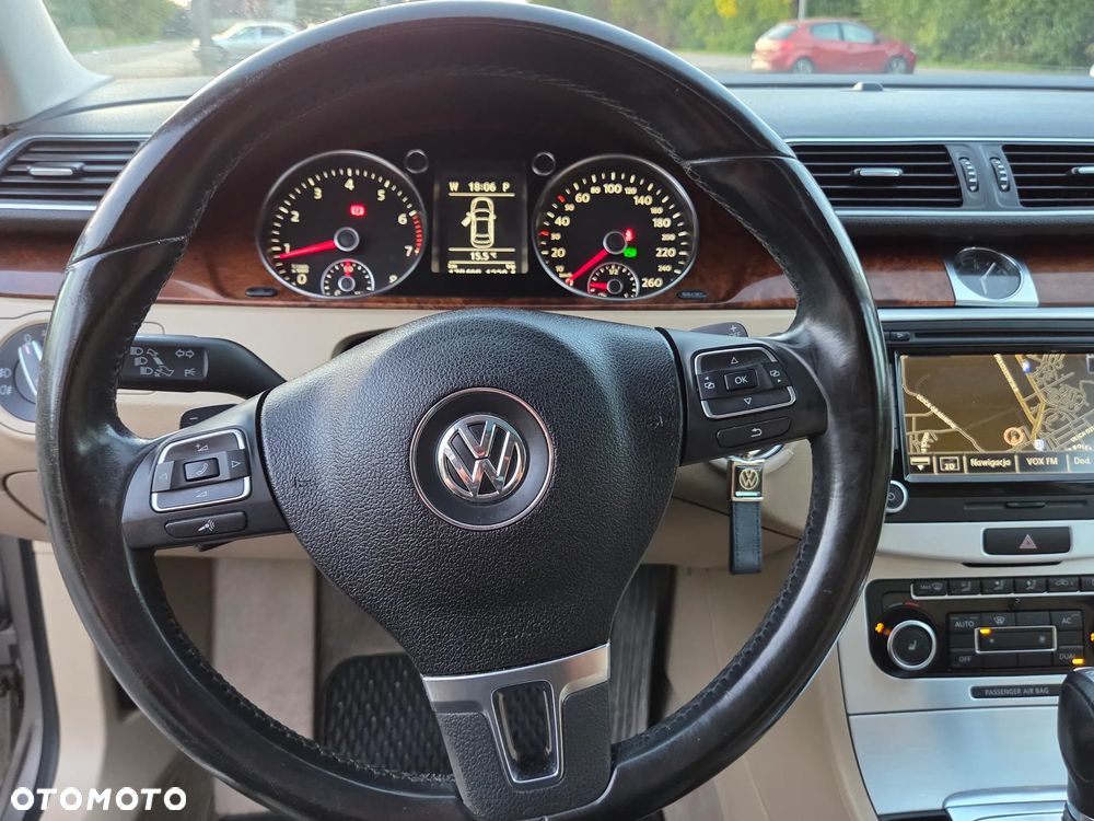 Volkswagen Passat - 18