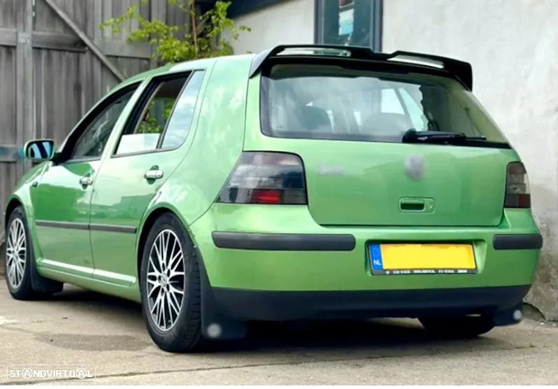 Aileron / lip / spoiler traseiro em plástico ABS (por pintar ou em preto piano brilhante) para VW Golf 4, 3/5 portas hatchback 1998-2004 - 1