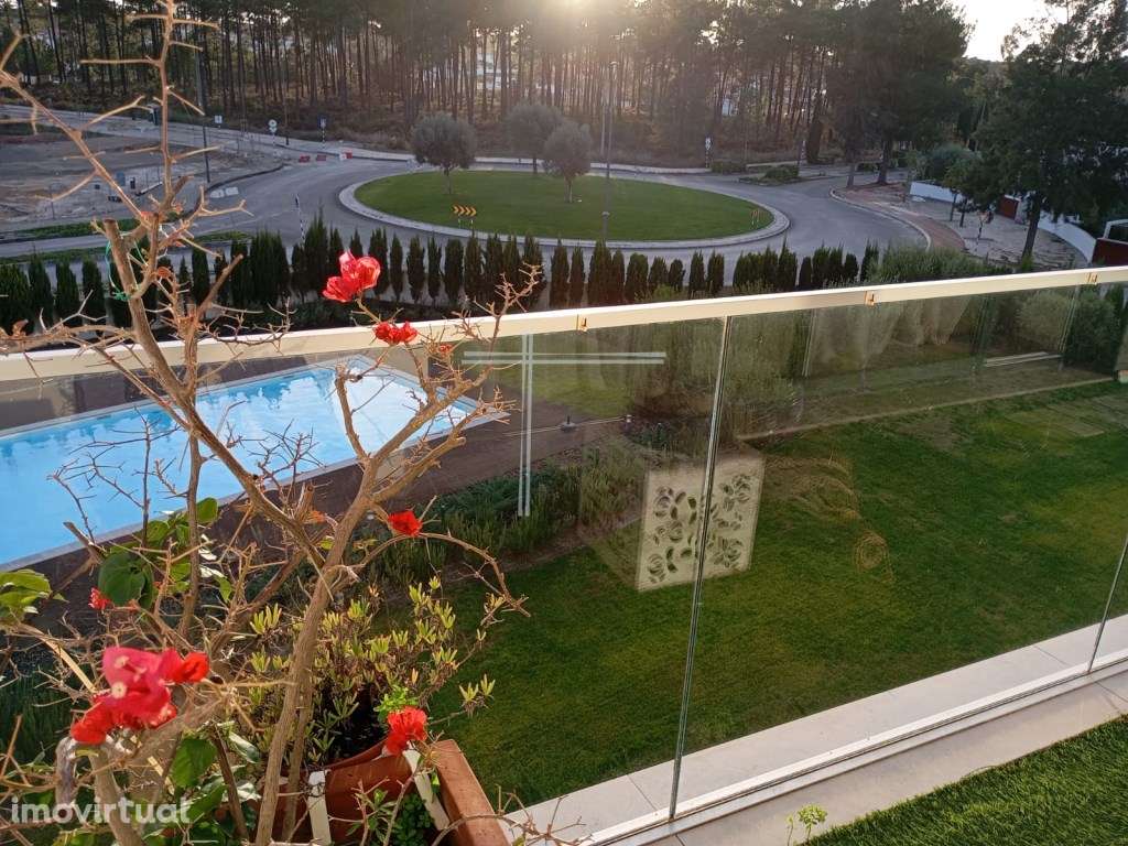 Apartamento duplex, condomínio privado com jardim e piscina - Quint... - Grande imagem: 2/42