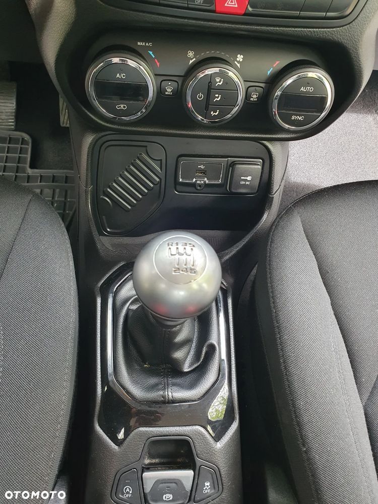 Jeep Renegade - 16