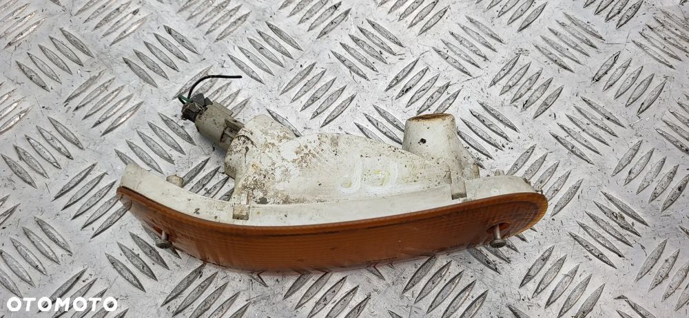 Nissan Terrano II Kierunkowskaz Zderzaka Prawy Przód - 2