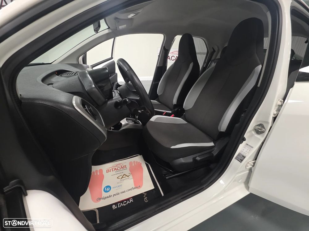 Toyota Aygo 1.0 X-Play Plus MM - 30