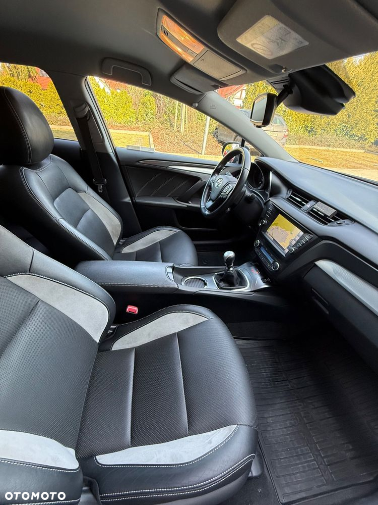 Toyota Avensis 2.0 D-4D Prestige - 28