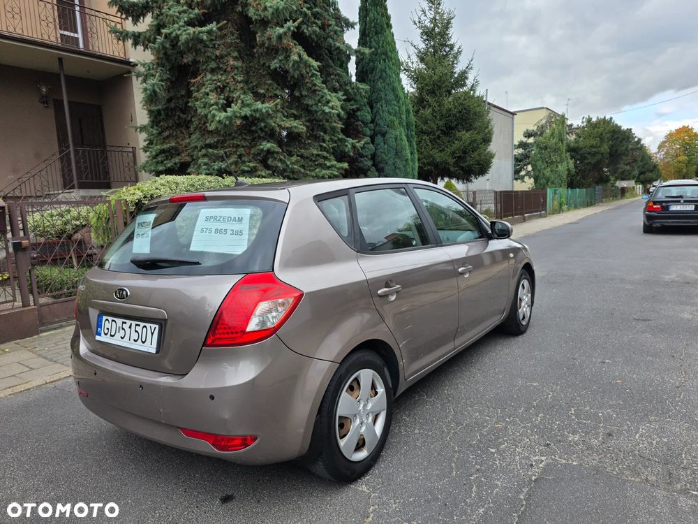 Kia Ceed 2010 photo 5