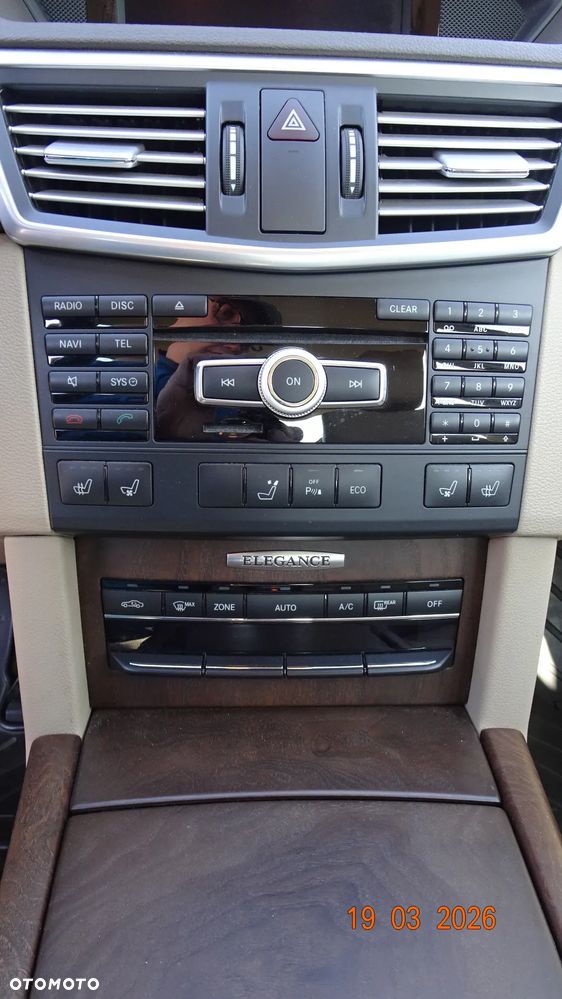 Mercedes-Benz Klasa E 250 CGI BlueEFFICIENCY Elegance - 14