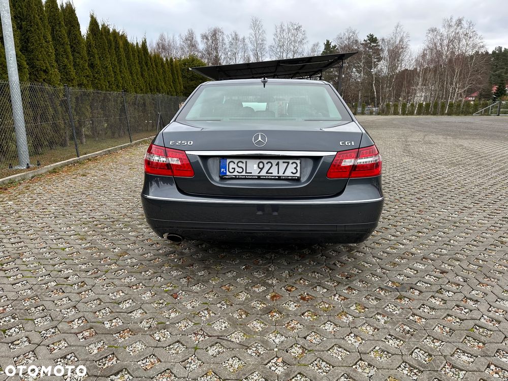Mercedes-Benz Klasa E 250 CGI BlueEffICIENCY Avantgarde - 9