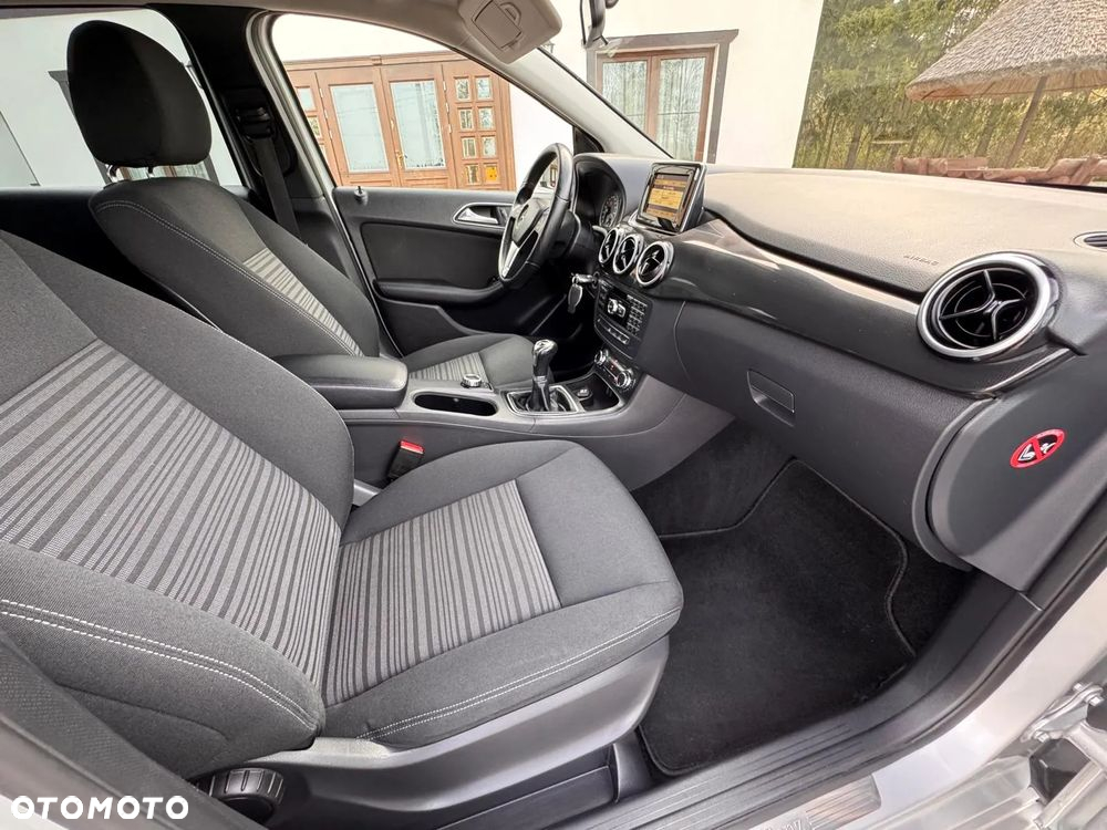 Mercedes-Benz Klasa B 180 (BlueEFFICIENCY) - 38