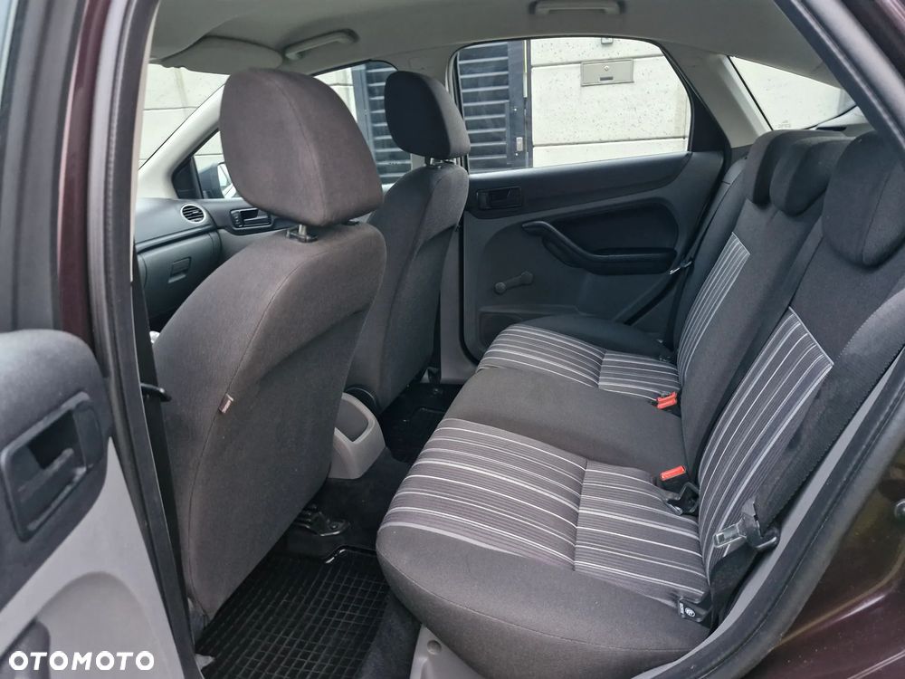 Ford Focus 1.6 Ambiente - 10