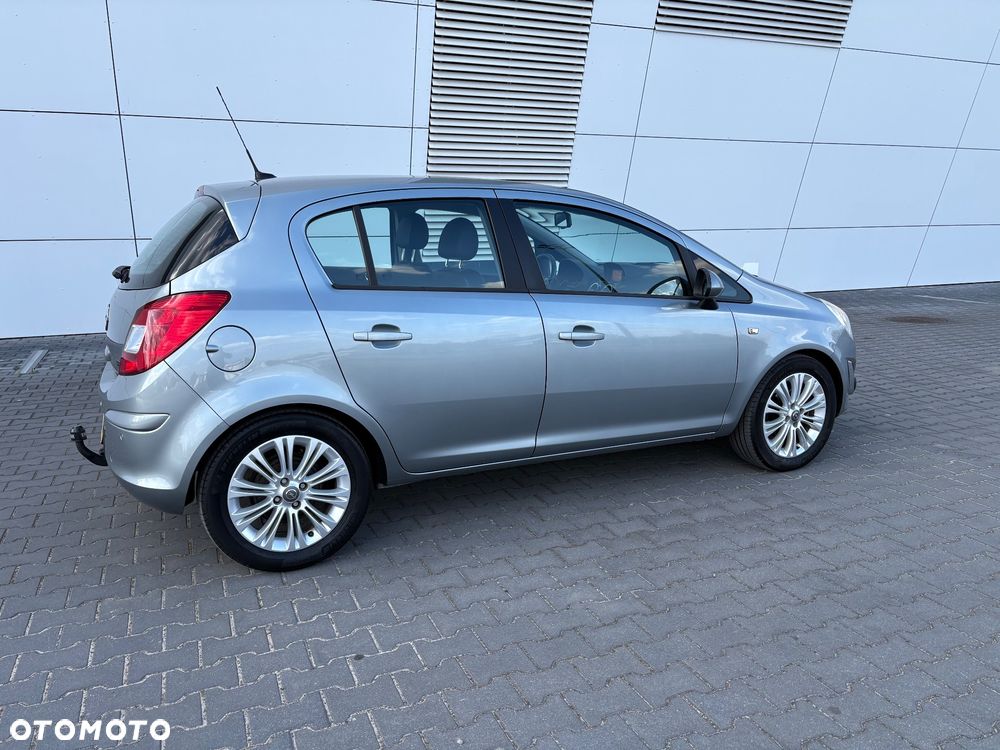 Opel Corsa 1.4 16V Cosmo - 4