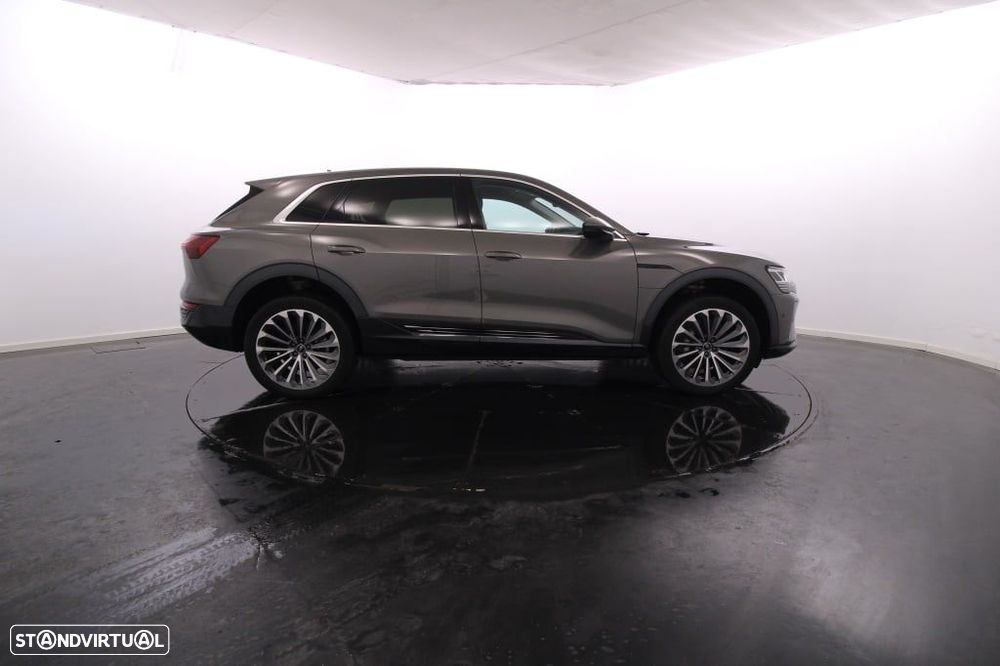 Audi Q8 e-Tron 55 quattro Advanced - 9