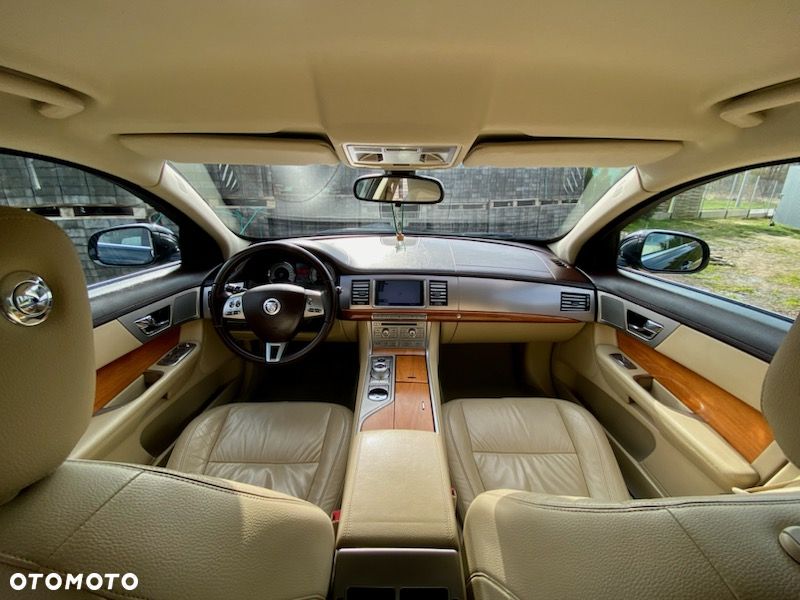 Jaguar XF 3.0 V6 D Premium Luxury - 6