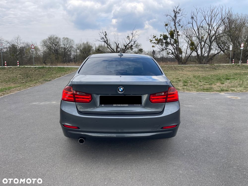 BMW Seria 3 320i - 4