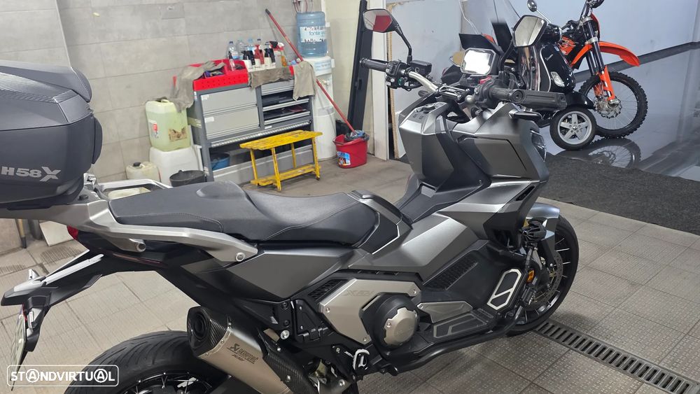 Honda X-ADV Escape Akrapovic Top Case - 4