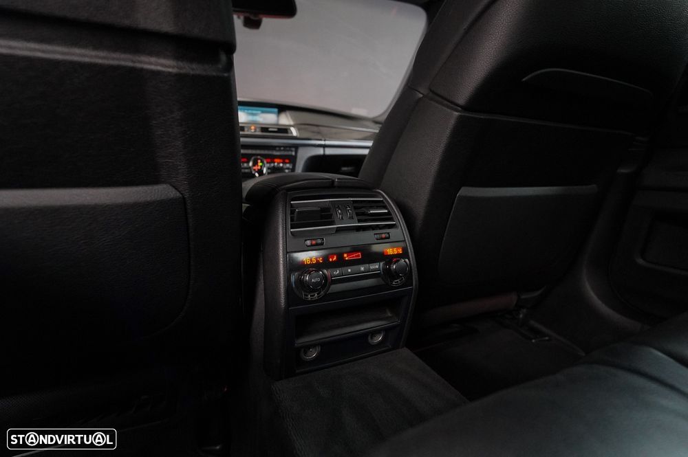 BMW 740 d Pack M - 26