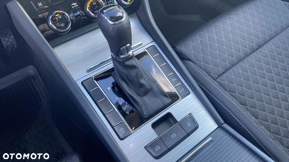 Skoda Superb 2.0 TDI SCR Ambition DSG - 19